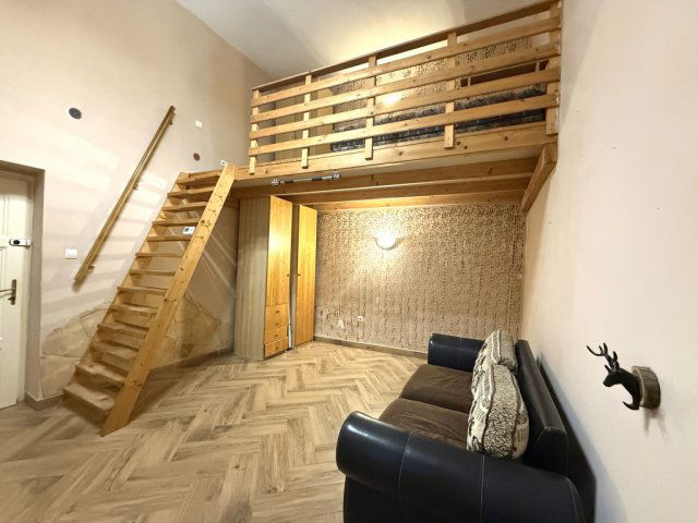 Eladó téglalakás, Budapesten, VII. kerületben, Almássy téren