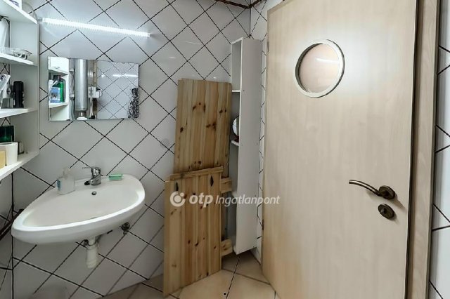 Eladó családi ház, Vecsésen 140 M Ft, 4 szobás