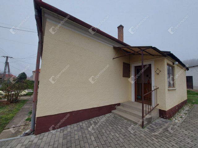 Eladó ikerház, Tényőn 37.5 M Ft, 2 szobás