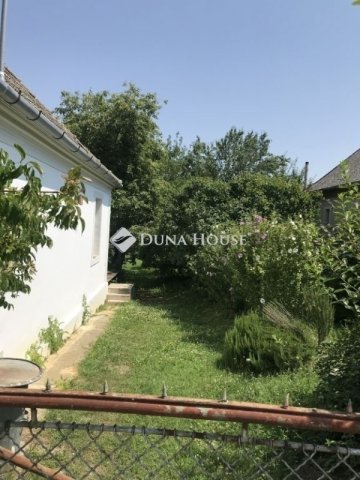 Eladó családi ház, Mencshelyen 99 M Ft, 3 szobás