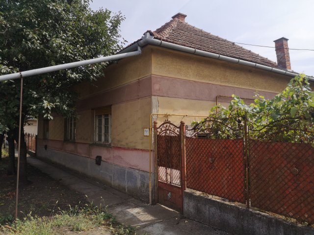 Eladó családi ház, Kondoroson 7.9 M Ft, 2 szobás