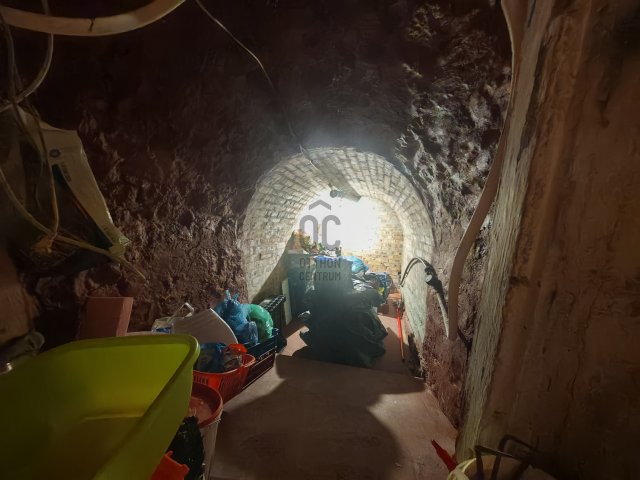 Eladó családi ház, Kesztölcön 24.9 M Ft, 2 szobás