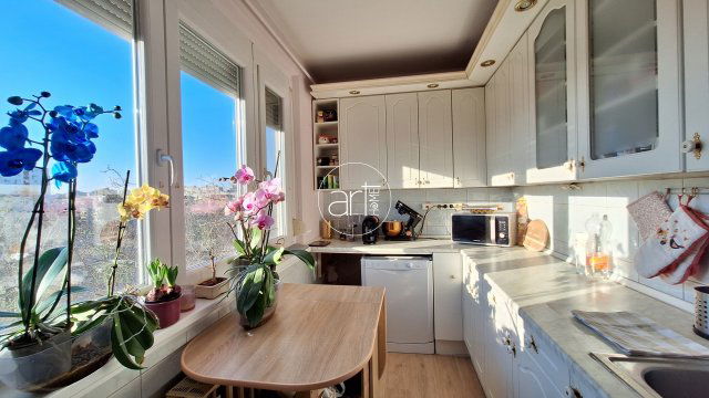 Eladó panellakás, Szegeden 56.9 M Ft, 2+2 szobás