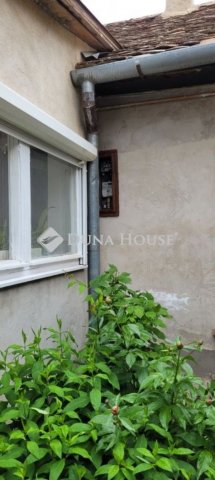 Eladó családi ház, Pécsett 28 M Ft, 3 szobás