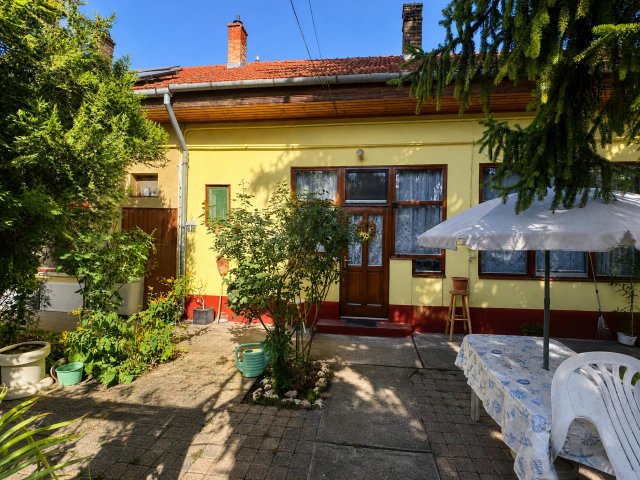 Eladó családi ház, Kecskeméten 39.9 M Ft, 1 szobás