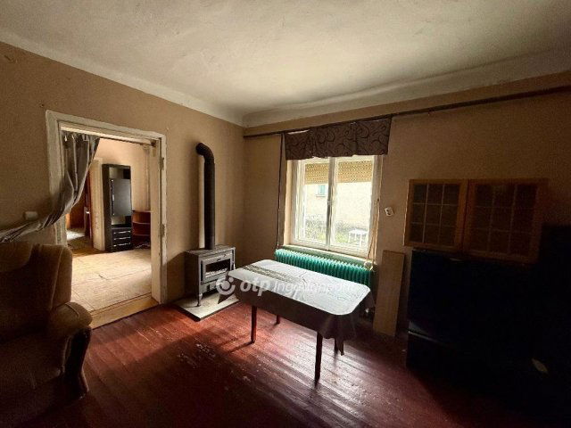 Eladó családi ház, Újpetrén 22 M Ft, 5 szobás