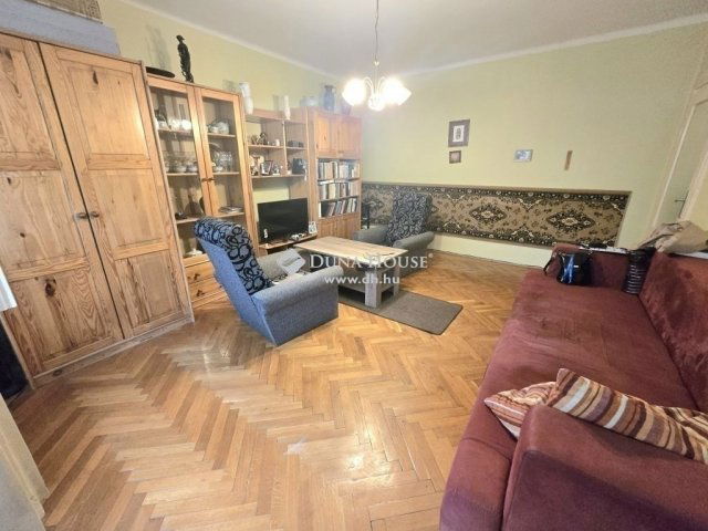 Eladó téglalakás, Pécsett 39.9 M Ft, 2 szobás