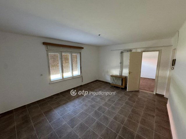 Eladó családi ház, Pápán 44.9 M Ft, 3+4 szobás