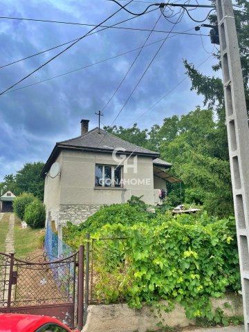 Eladó családi ház, Csetényben 19.9 M Ft, 1 szobás