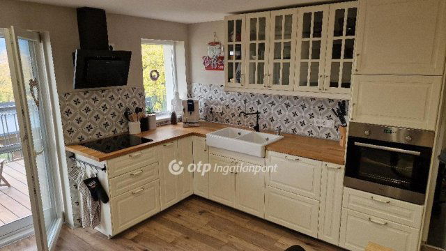 Eladó családi ház, Pécsett 124.9 M Ft, 2 szobás