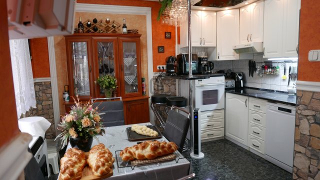 Eladó téglalakás, Szigetszentmiklóson 89.9 M Ft, 4 szobás