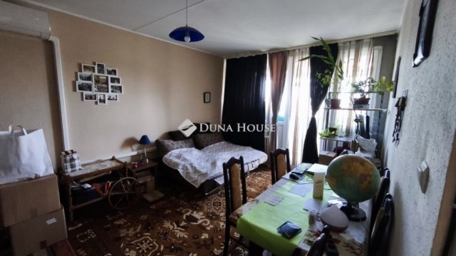 Eladó panellakás, Pécsett 40.5 M Ft, 2 szobás