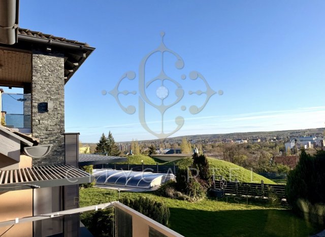 Eladó családi ház, Egerben 439.88 M Ft, 8 szobás