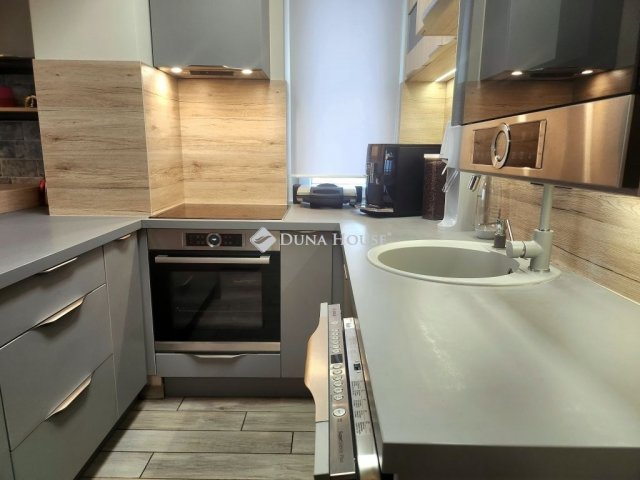 Kiadó téglalakás, albérlet, Pécsett 230 E Ft / hó, 3 szobás