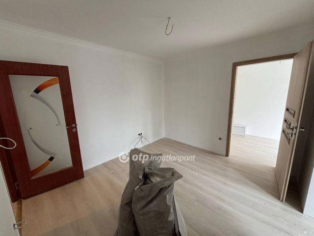 Eladó panellakás, Miskolcon 33.5 M Ft, 1+3 szobás