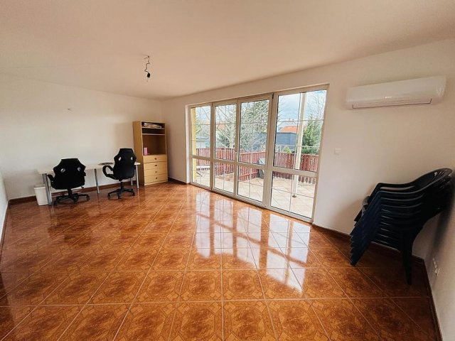 Eladó családi ház, Fóton 136.5 M Ft, 7 szobás