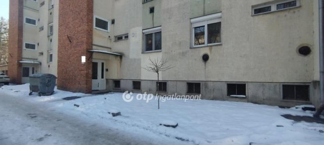 Eladó téglalakás, Szekszárdon 41 M Ft, 2 szobás