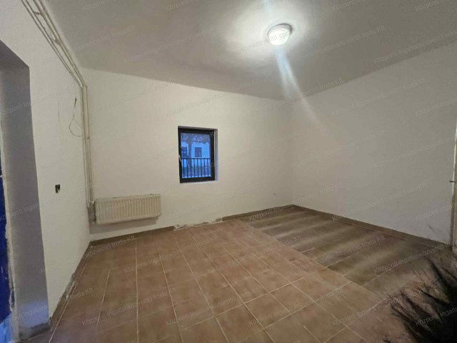 Kiadó családi ház, albérlet, Tatán 250 E Ft / hó, 2 szobás