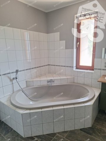 Eladó családi ház, Kiskunfélegyházán 89.9 M Ft, 5 szobás