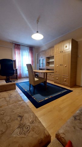 Kiadó panellakás, albérlet, Pécsett, Madách Imre utcában