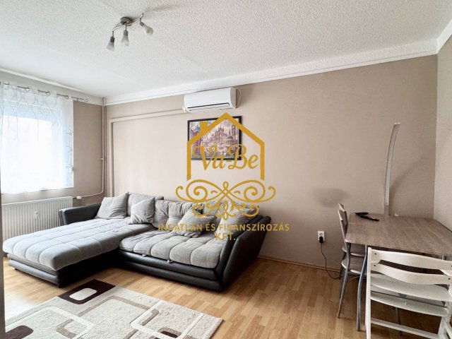 Eladó panellakás, Egerben 59.9 M Ft, 3+1 szobás