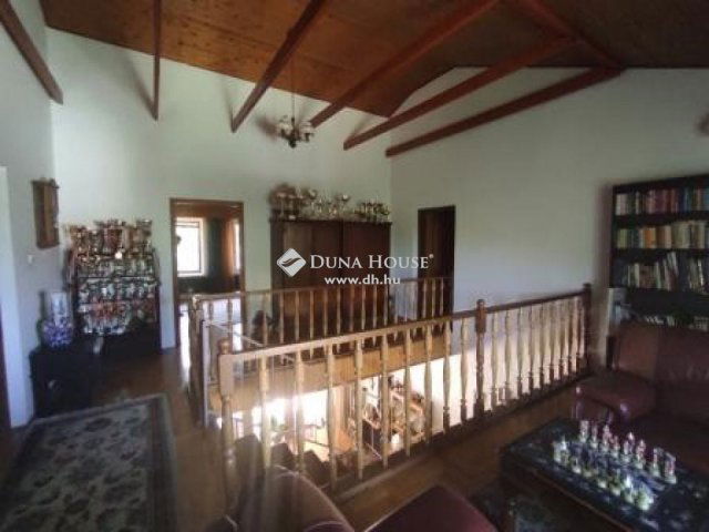 Eladó családi ház, Érden 320 M Ft, 8 szobás