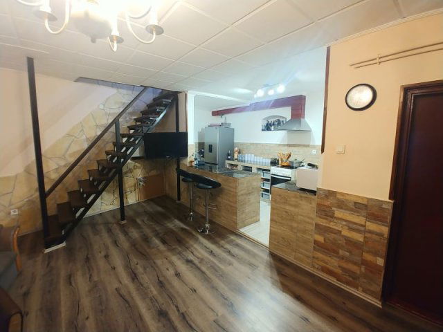 Eladó téglalakás, Balatonfüreden 89.9 M Ft, 4+1 szobás