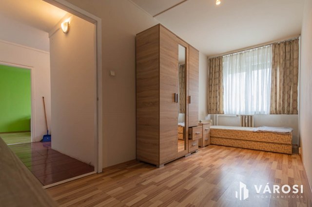 Eladó panellakás, Szegeden 44.99 M Ft, 2 szobás