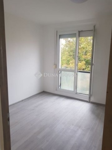 Eladó panellakás, Pécsett 56.5 M Ft, 2 szobás