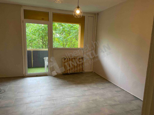 Kiadó panellakás, albérlet, Kistarcsán, Eperjesi úton, 3 szobás