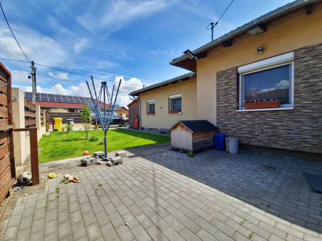 Eladó ikerház, Szigetszentmiklóson 98.9 M Ft, 3+2 szobás