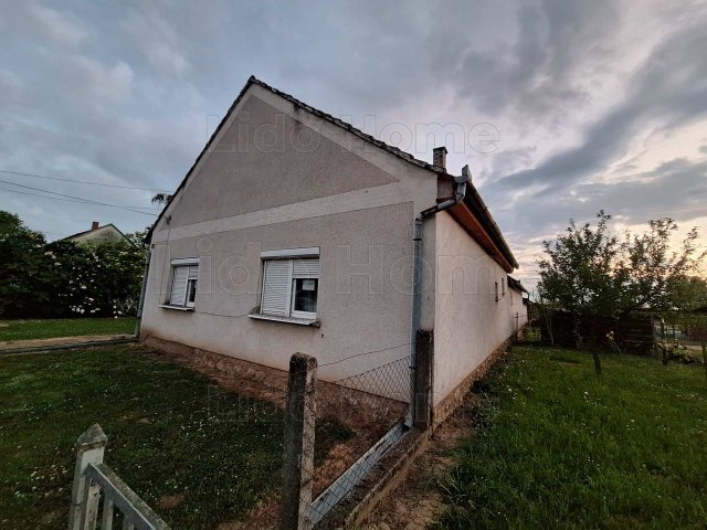 Eladó családi ház, Kutason 14.5 M Ft, 2 szobás