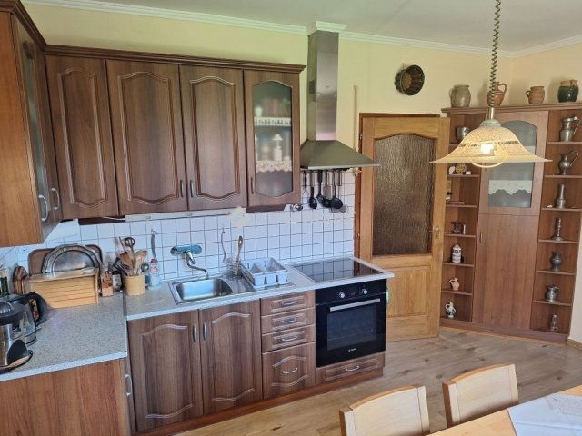 Eladó családi ház, Kecskeméten 98 M Ft, 3 szobás