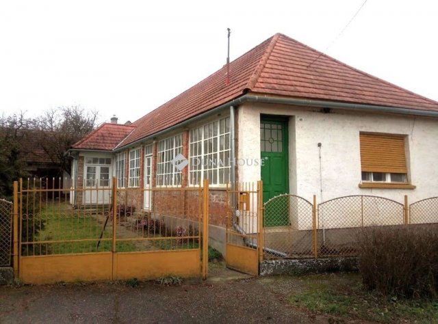 Eladó családi ház, Bajnán 29.9 M Ft, 2 szobás