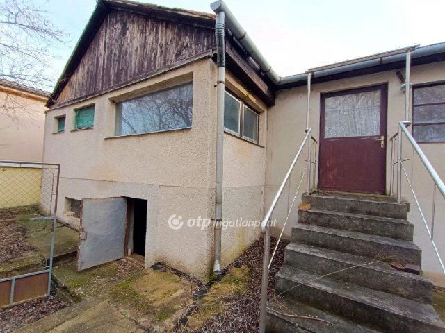 Eladó családi ház, Áporkán 85 M Ft, 1+2 szobás