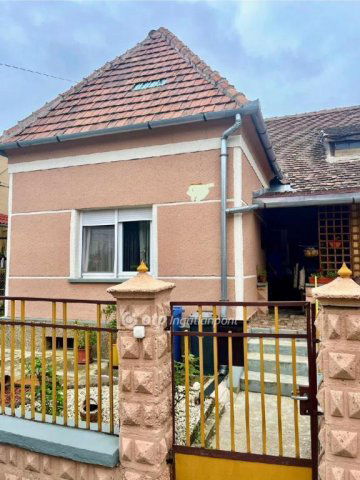 Eladó családi ház, Pécsett 42.9 M Ft, 3 szobás