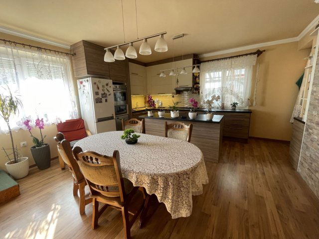 Eladó családi ház, Debrecenben 156.5 M Ft, 6 szobás