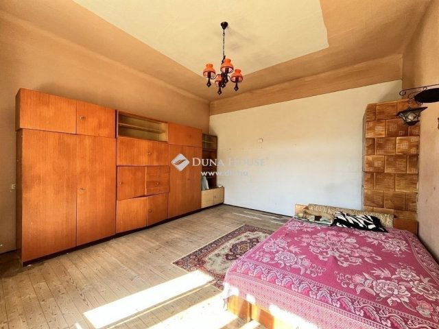 Eladó családi ház, Budapesten, XV. kerületben 32.9 M Ft