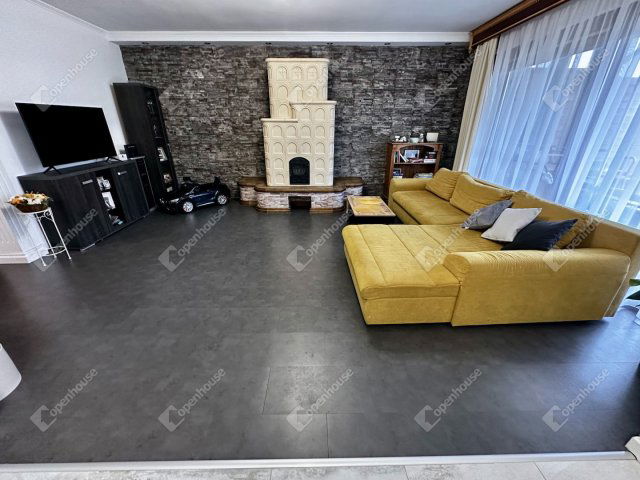 Eladó ikerház, Székesfehérvárott 129.99 M Ft, 4 szobás