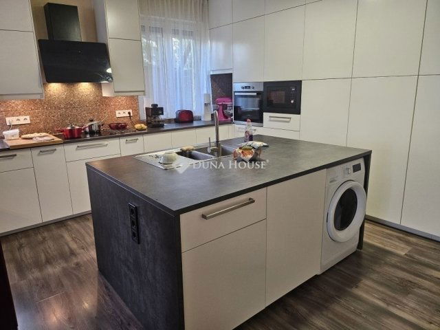 Eladó sorház, Budapesten, XV. kerületben 229 M Ft, 4 szobás