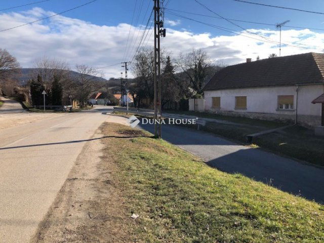Eladó családi ház, Kesztölcön 21.5 M Ft, 3 szobás