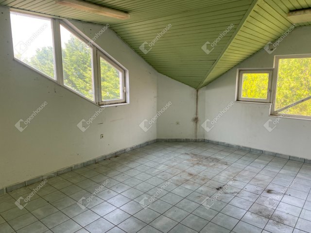 Eladó üzlethelyiség, Szabadegyházán 10.9 M Ft, 1 szobás