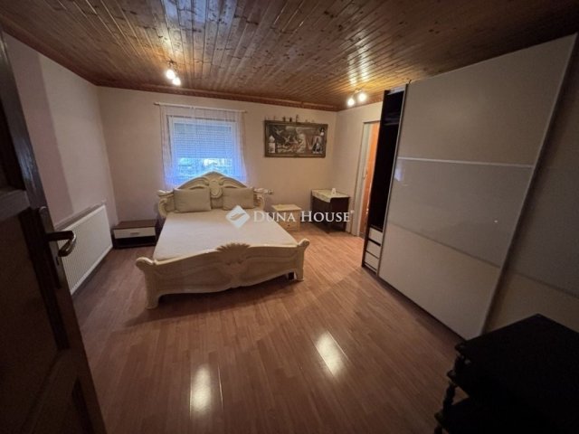 Eladó családi ház, Bakson 28 M Ft, 4 szobás