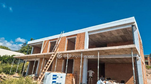 Eladó téglalakás, Budapesten, III. kerületben 139 M Ft, 2 szobás