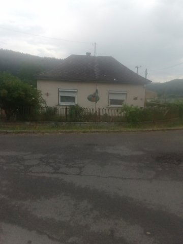 Eladó családi ház, Zabaron 10 M Ft, 2 szobás