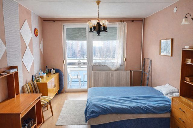 Eladó panellakás, Debrecenben 58.9 M Ft, 3 szobás