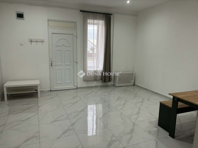 Eladó családi ház, Enyingen 49.99 M Ft, 5 szobás