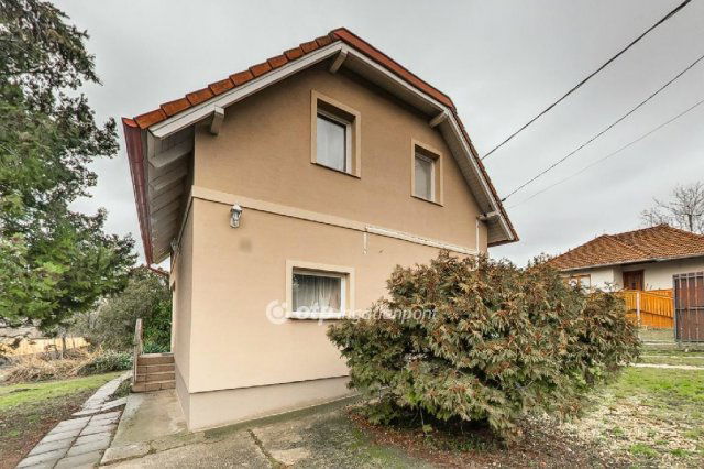 Eladó családi ház, Zsámbékon 59.5 M Ft, 3 szobás
