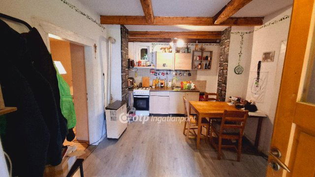 Eladó családi ház, Velencén 49.9 M Ft, 2 szobás