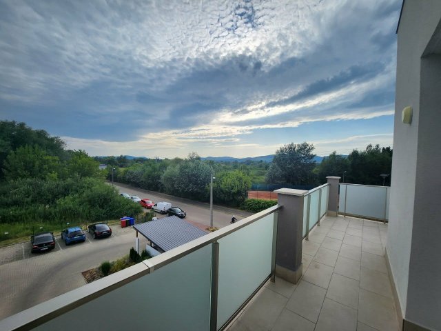 Kiadó téglalakás, albérlet, Gödön 300 E Ft / hó, 3 szobás